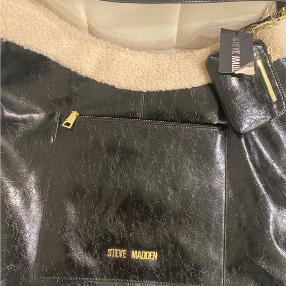 NWT, Steve Madden Black Patent & Sherpa Fur Trim Shoulder Bag w Wallet - Picture 6 of 11